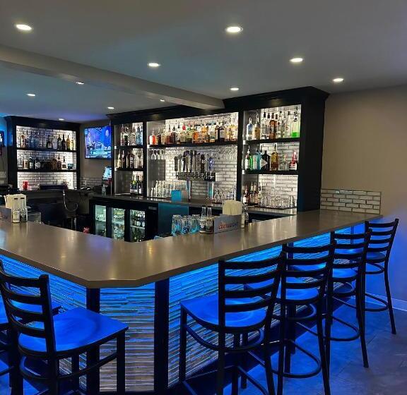 فندق Top Notch Inn