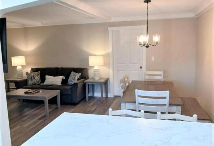 فندق Top Notch Inn