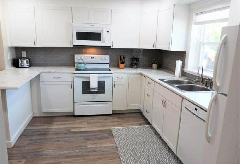 فندق Top Notch Inn