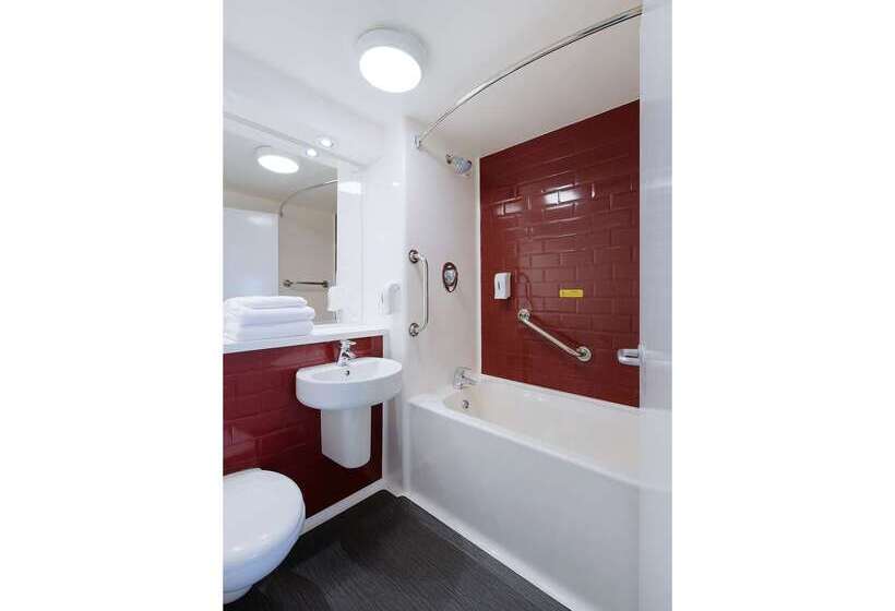 Отель Travelodge Edinburgh Central Waterloo Place