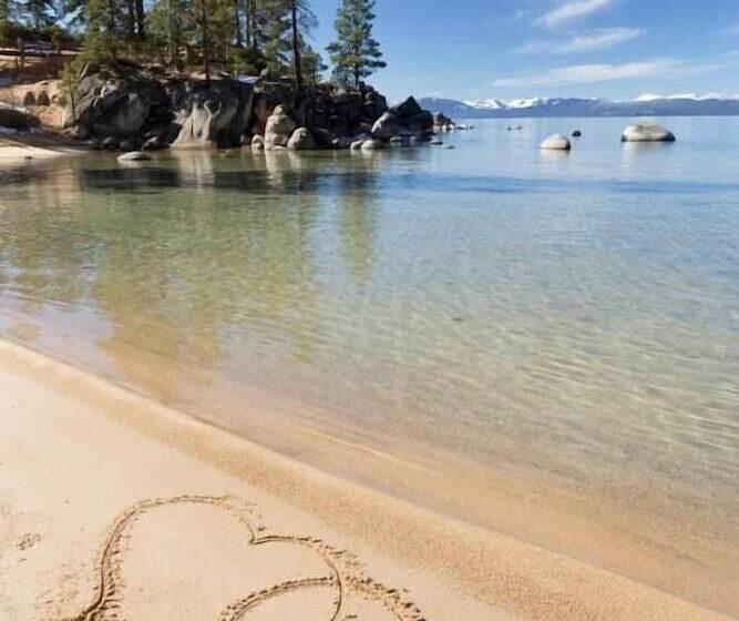 בית מלון כפרי Zephyr Cove Resort