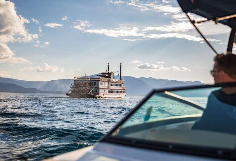 בית מלון כפרי Zephyr Cove Resort