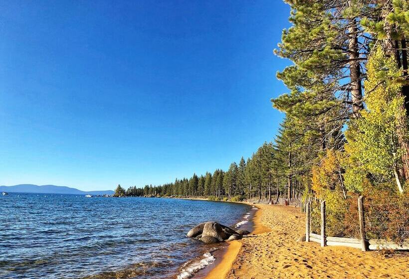 בית מלון כפרי Zephyr Cove Resort