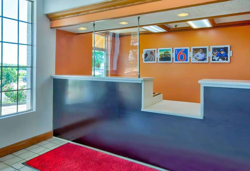 Motel 6 Grand Rivers, Ky