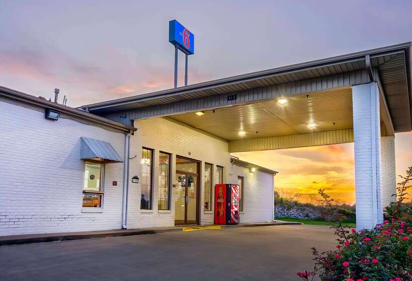 Motel 6 Grand Rivers, Ky