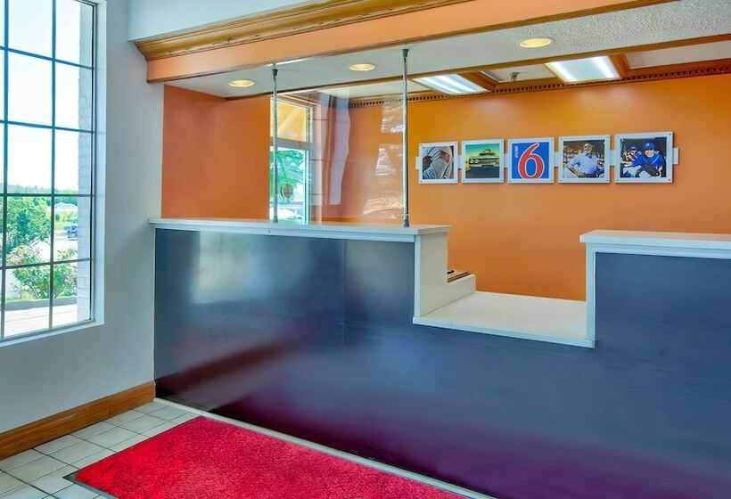 Motel 6 Grand Rivers, Ky