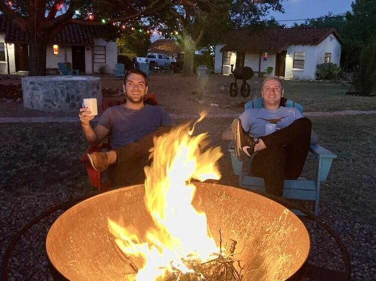 فندق على الطريق Antelope Lodge