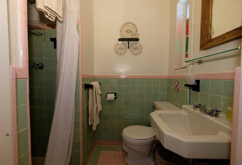 فندق على الطريق Antelope Lodge