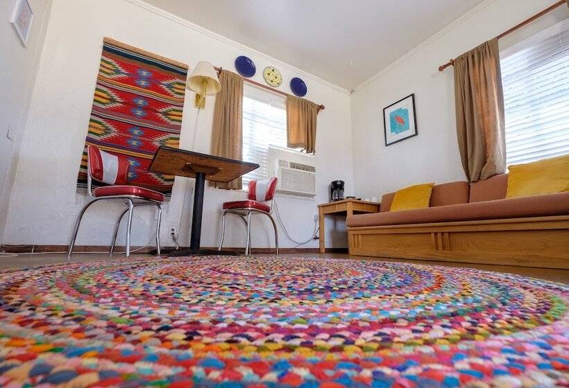 فندق على الطريق Antelope Lodge