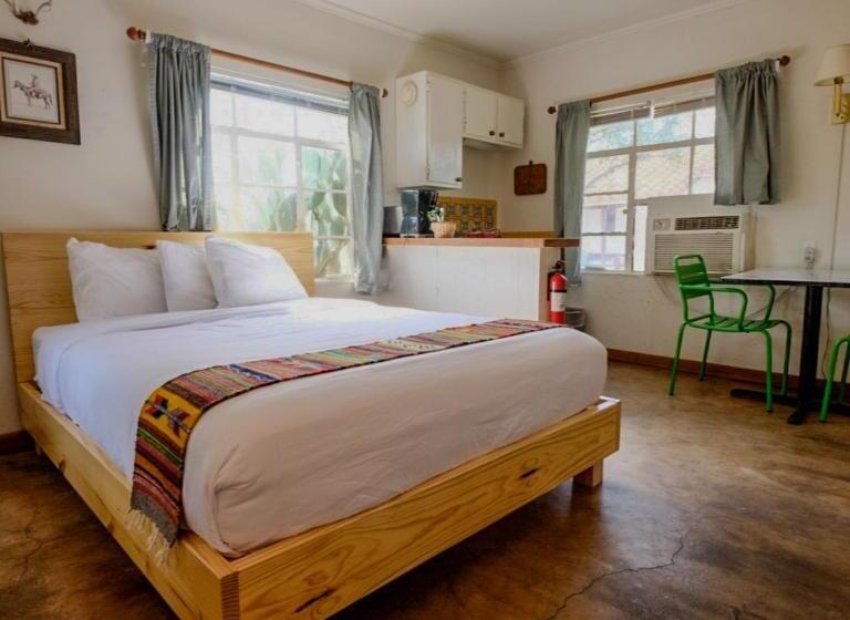 فندق على الطريق Antelope Lodge