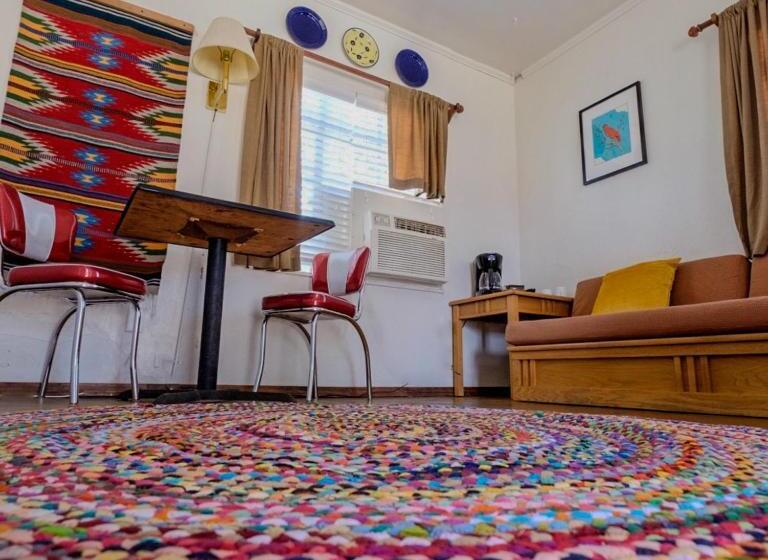 فندق على الطريق Antelope Lodge