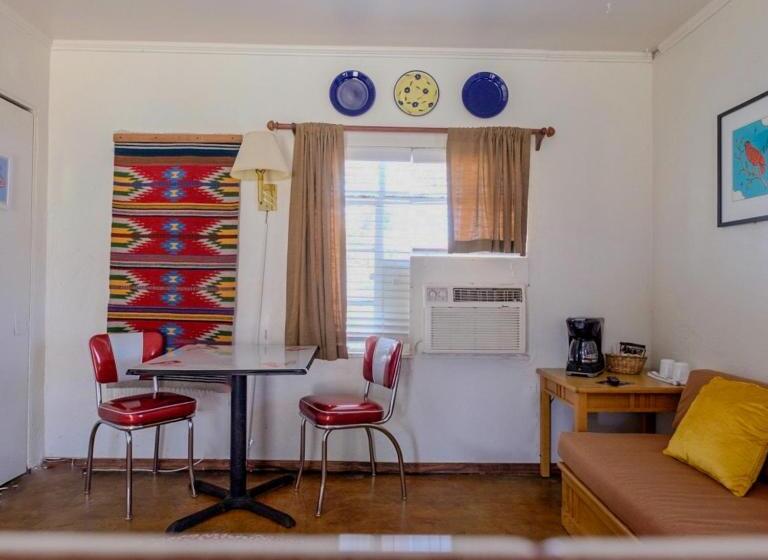 فندق على الطريق Antelope Lodge