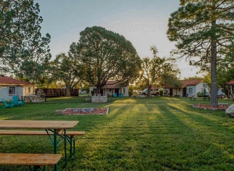 فندق على الطريق Antelope Lodge