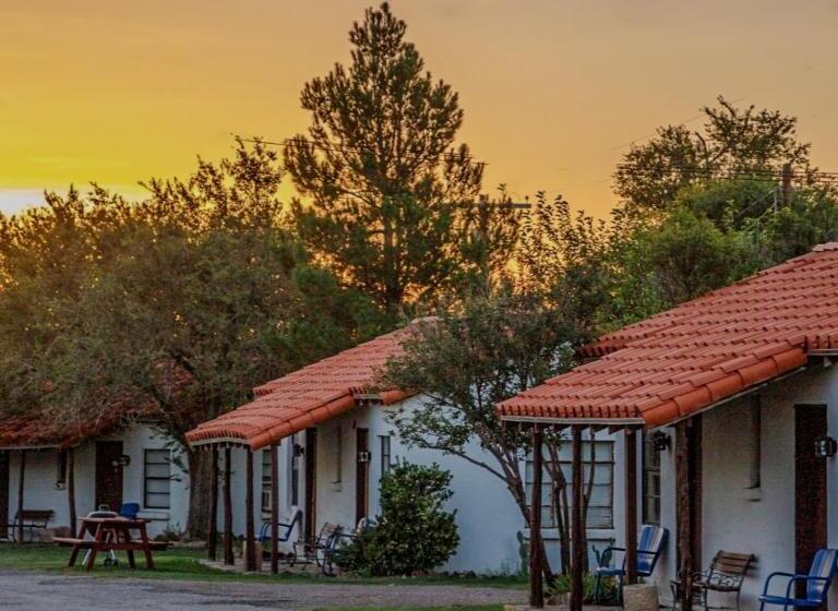 فندق على الطريق Antelope Lodge