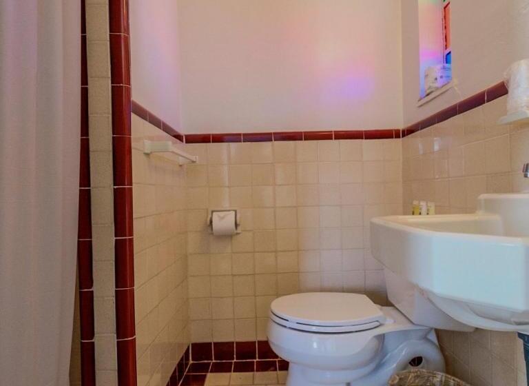 فندق على الطريق Antelope Lodge