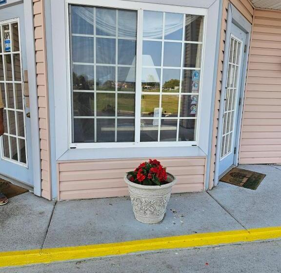 모텔 Great Lakes Inn