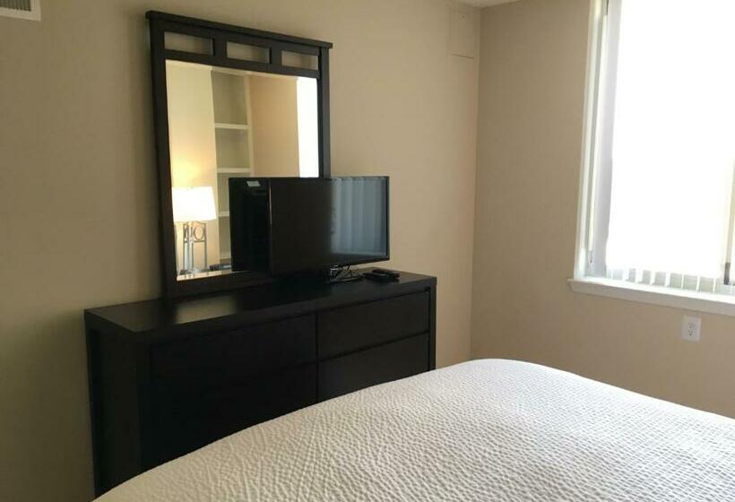 National At Ballston Metro