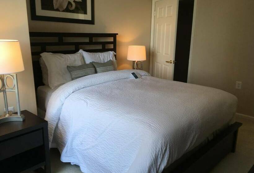 National At Ballston Metro