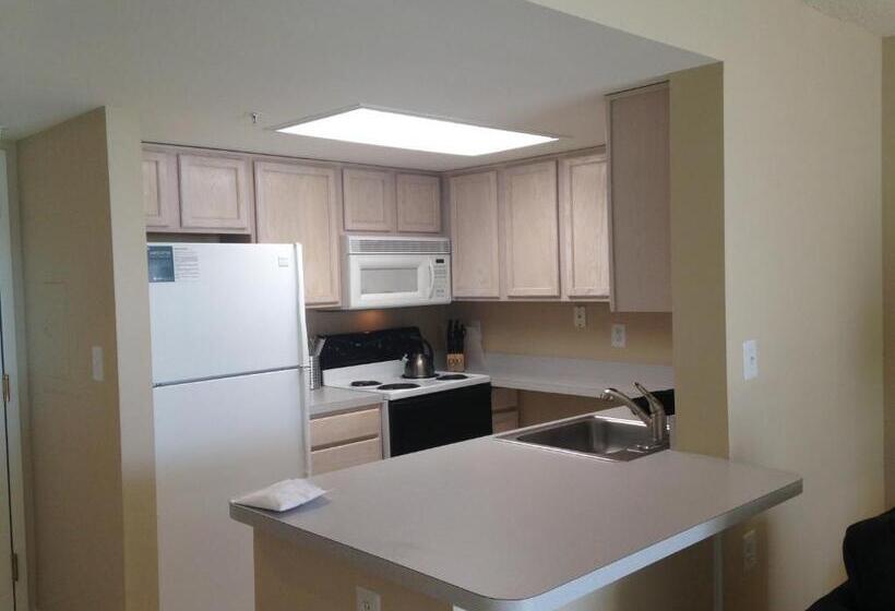 National At Ballston Metro