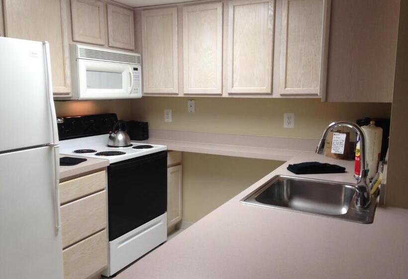 National At Ballston Metro