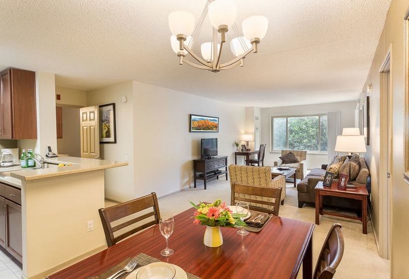 Oakwood Falls Church Aparthotel