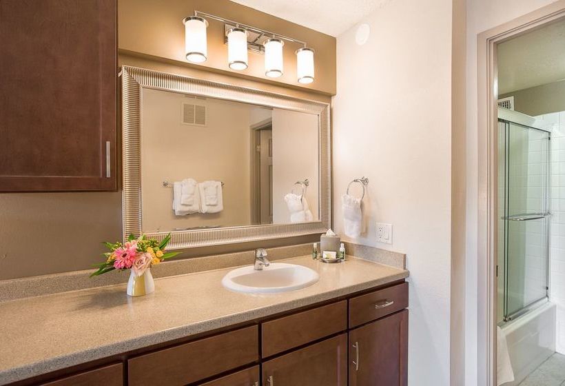 Oakwood Falls Church Aparthotel