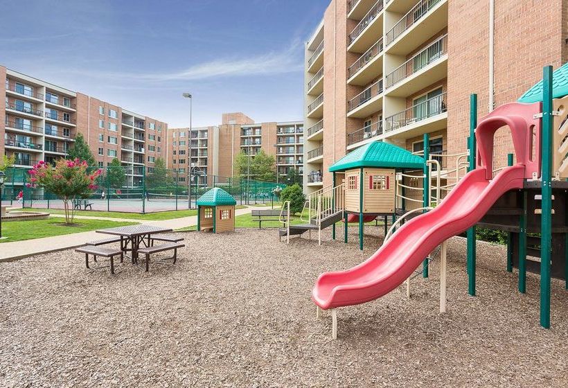 Oakwood Falls Church Aparthotel