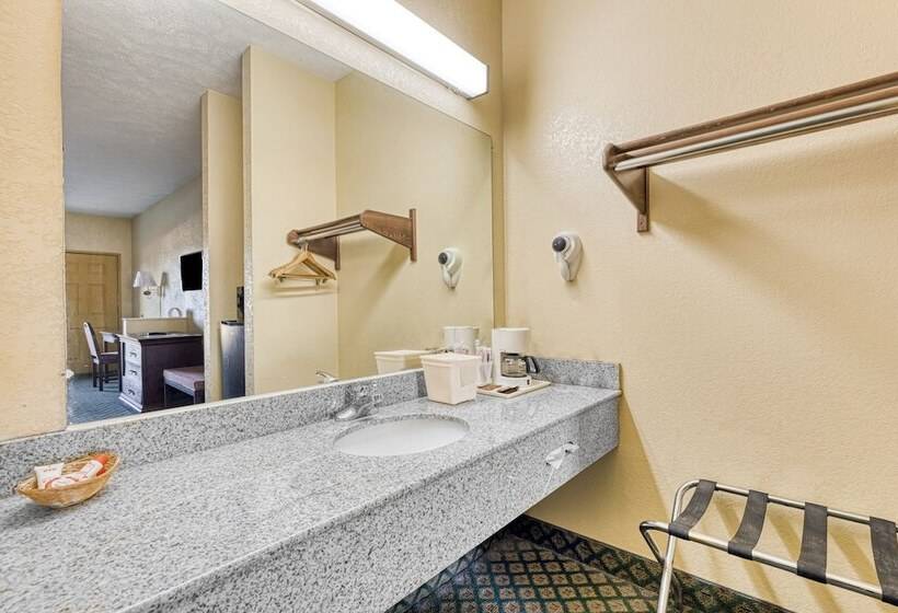 OYO Hotel Grenada West