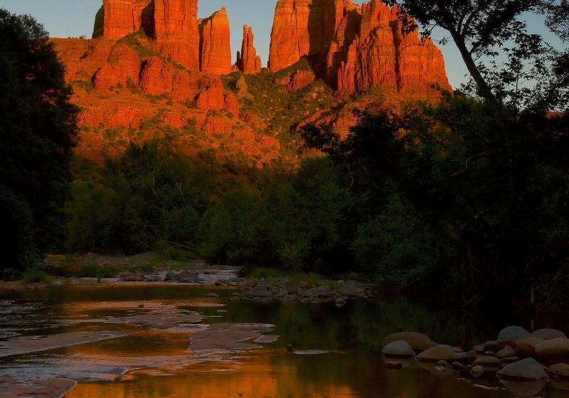 تختخواب و صبحانه A Sunset Chateau