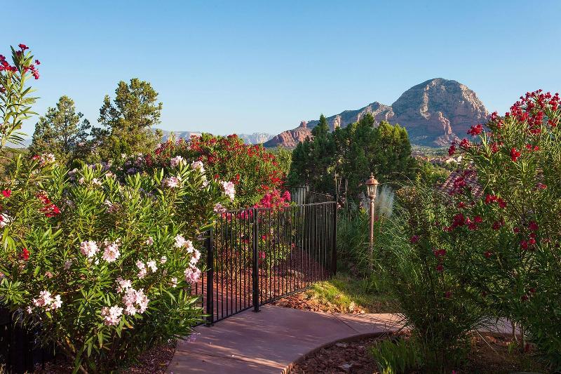 تختخواب و صبحانه A Sunset Chateau