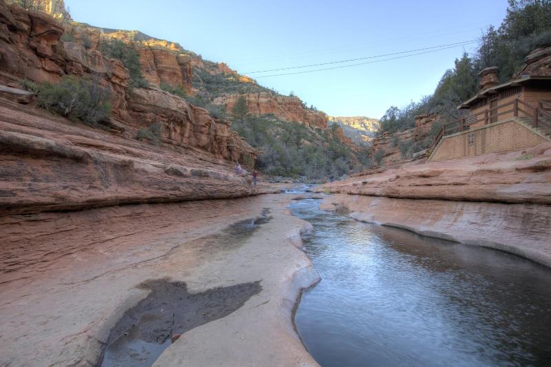 تختخواب و صبحانه A Sunset Chateau