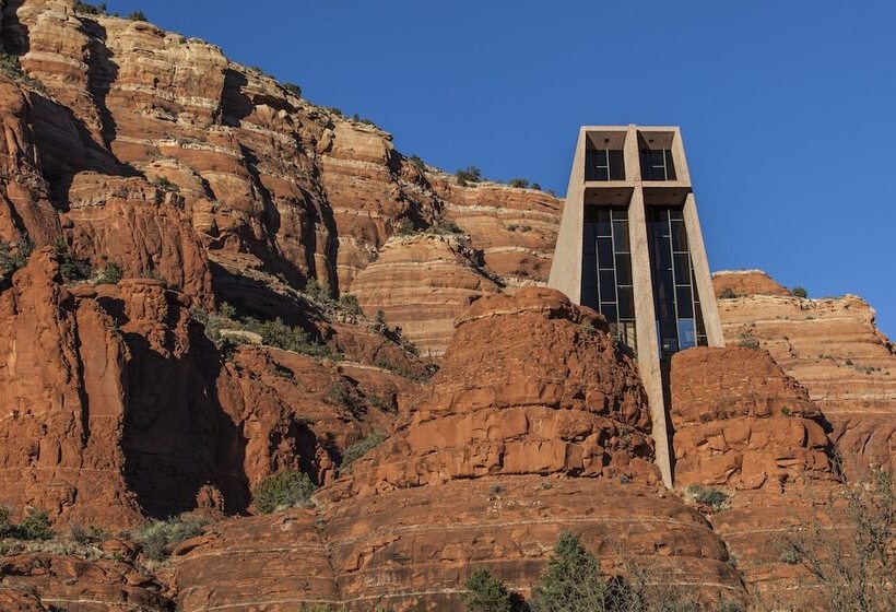 تختخواب و صبحانه A Sunset Chateau