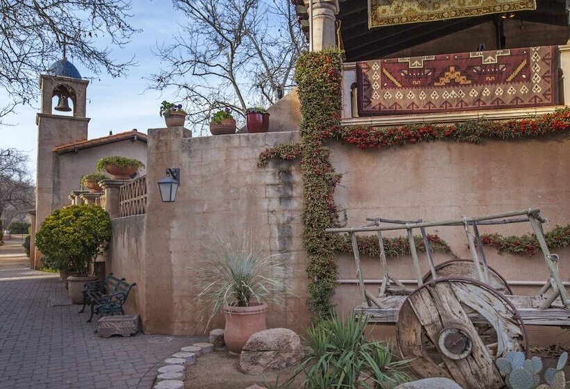 تختخواب و صبحانه A Sunset Chateau