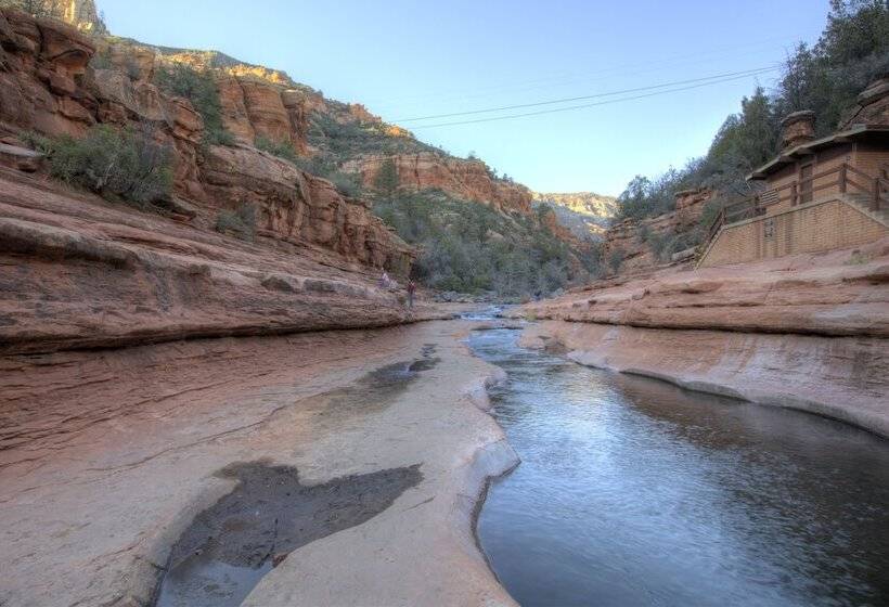 تختخواب و صبحانه A Sunset Chateau