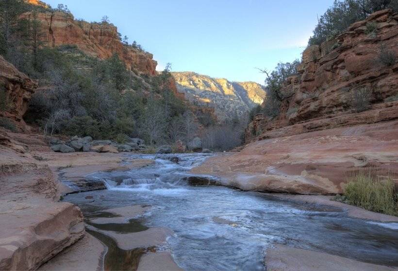 تختخواب و صبحانه A Sunset Chateau