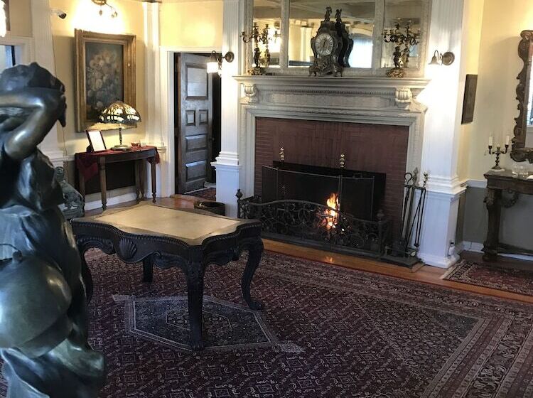 Bed and Breakfast Edgewood Manor