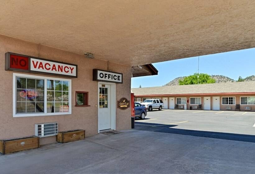 Golden Eagle Motel