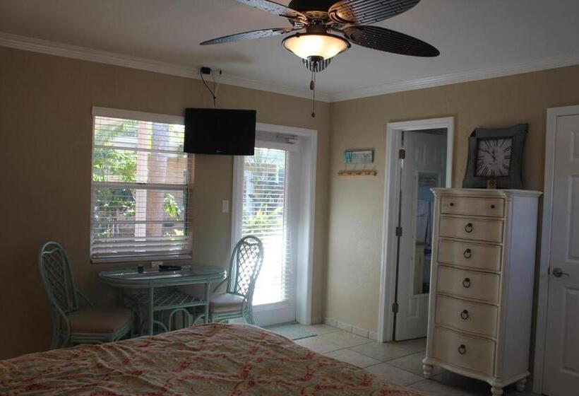 Отель A Beach Retreat On Casey Key