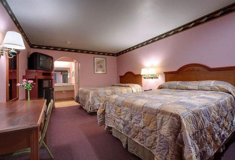 בית מלון כפרי Scottish Inns & Suites