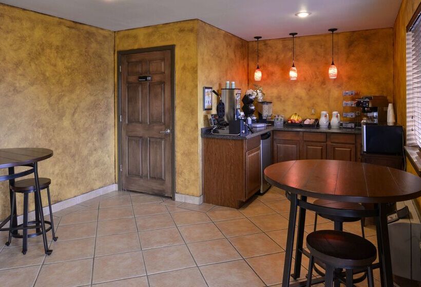 Отель Americas Best Value Inn And Suites Little Rock