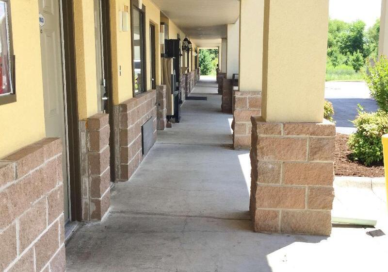 Отель Americas Best Value Inn And Suites Little Rock