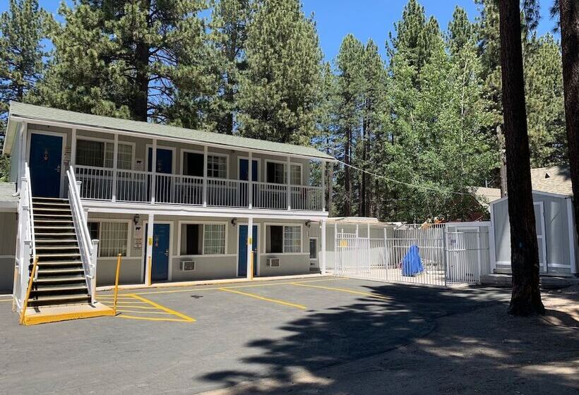 בית מלון כפרי Apex Inn