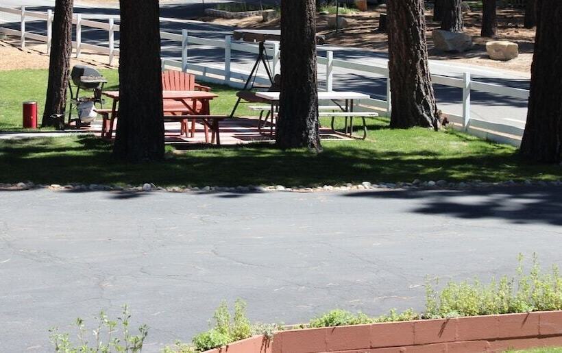 בית מלון כפרי Apex Inn