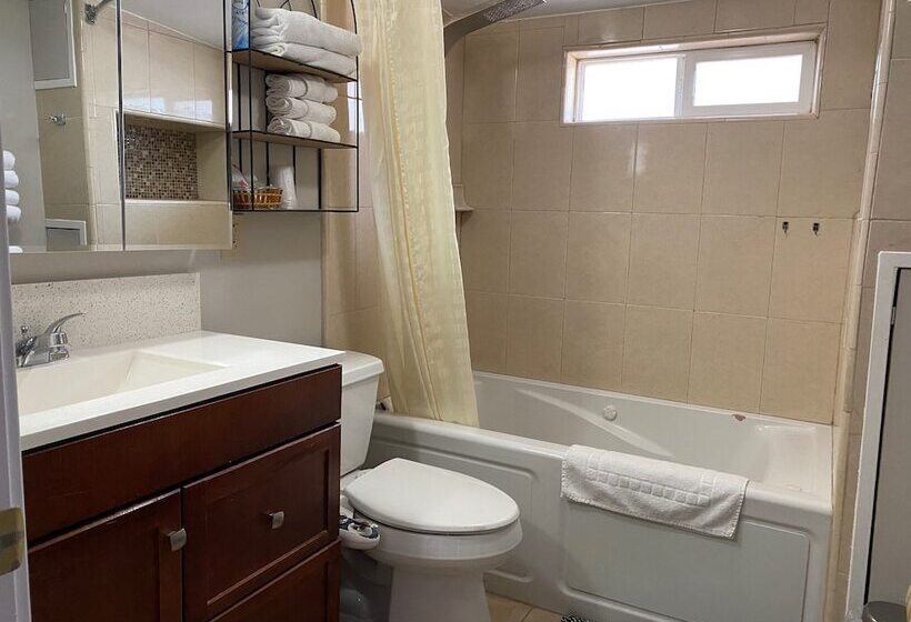 בית מלון כפרי Apex Inn