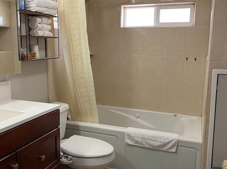 בית מלון כפרי Apex Inn