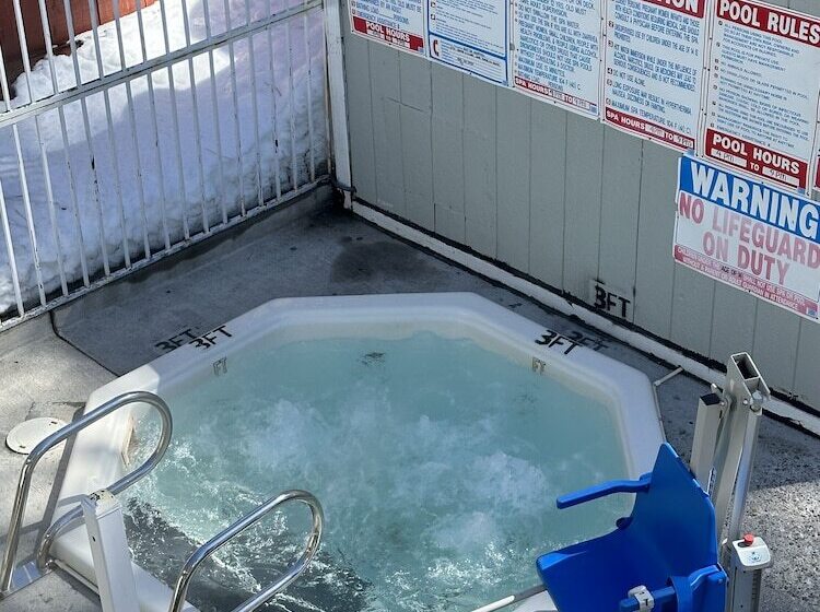 בית מלון כפרי Apex Inn