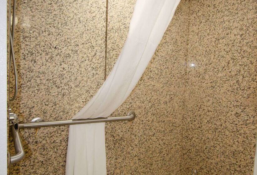 فندق Best Western Plus First Coast Inn And Suites