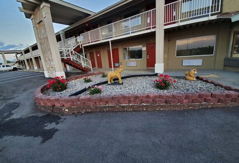 호텔 Big Spring Inn Madisonville