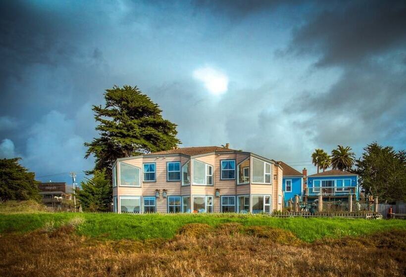 בית מלון כפרי Captain's Inn At Moss Landing