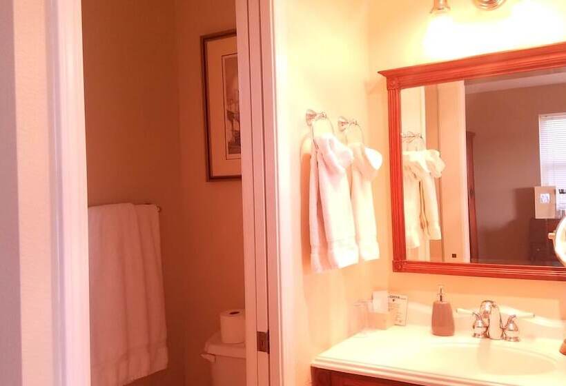 בית מלון כפרי Captain's Inn At Moss Landing